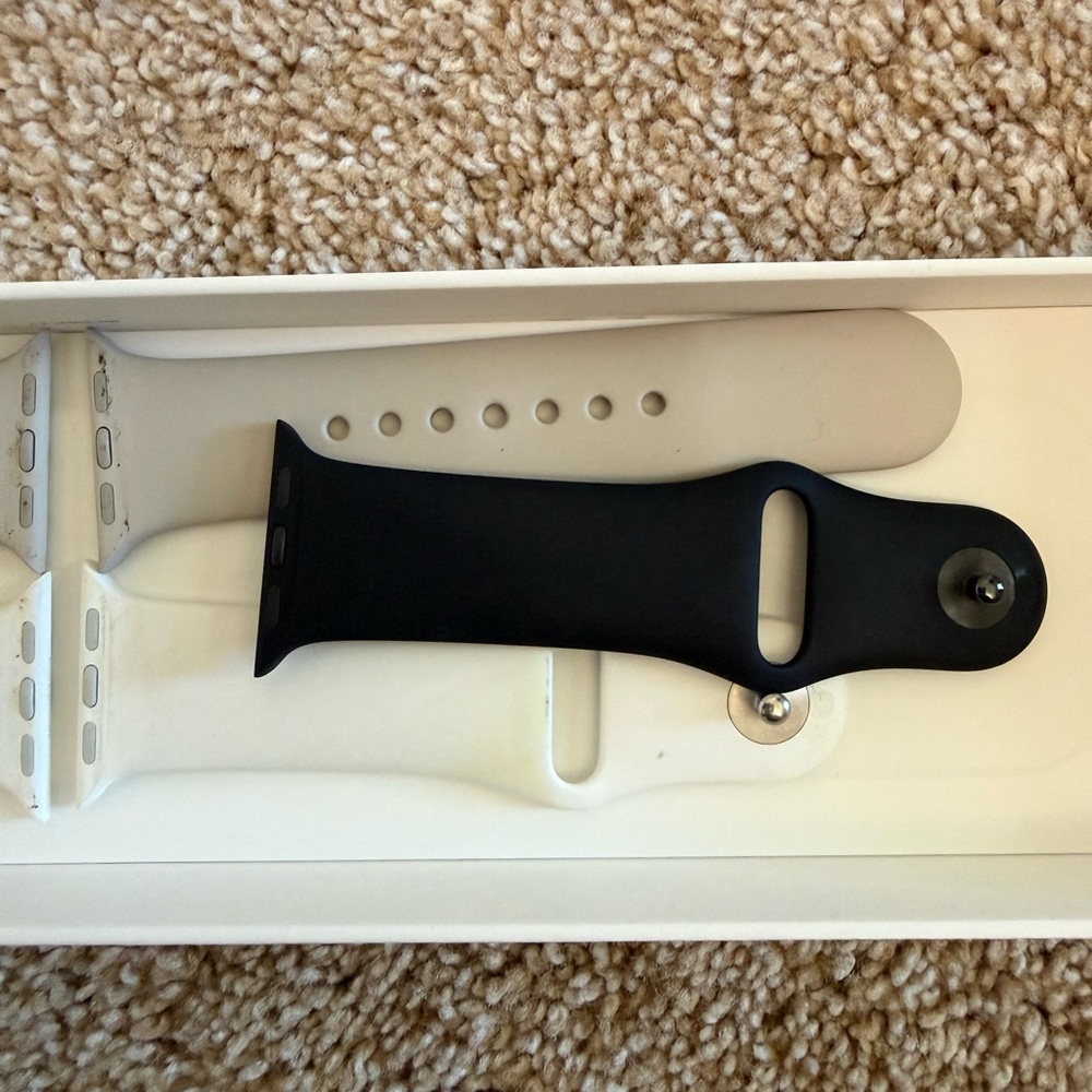 Apple Watch Series 8 41mm in Starlight Aluminum - Picture 11 of 11